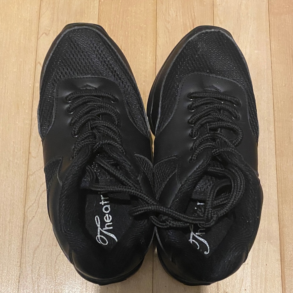 Theatro Women's Black Athletic Shoes